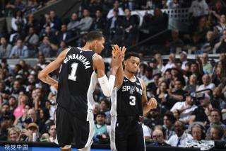 沿江跑步过 沿江跑步过