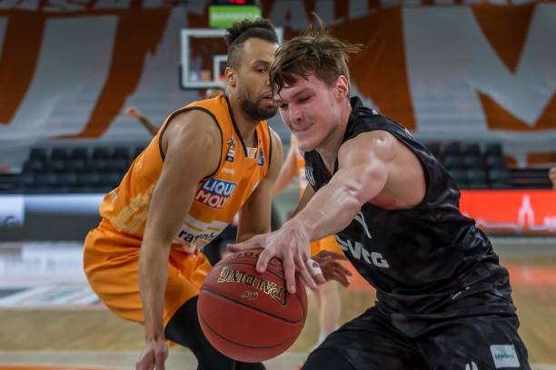 冠历史表现 冠历史表现